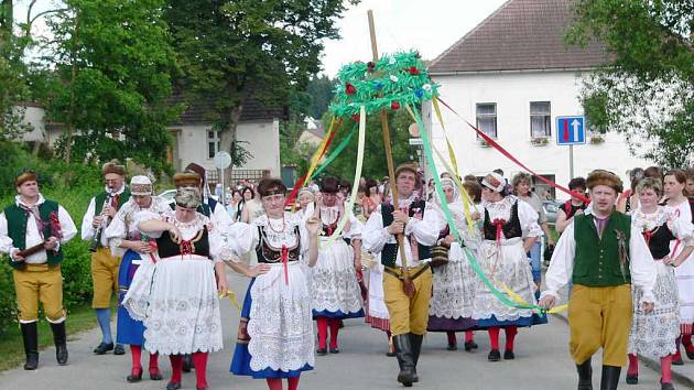 Jarošovská krojová družina. 