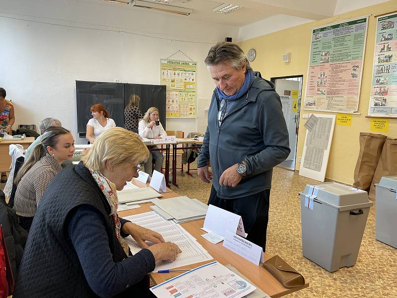 Volební místnosti se otevřely i na III. základní škole v Jindřichově Hradci.