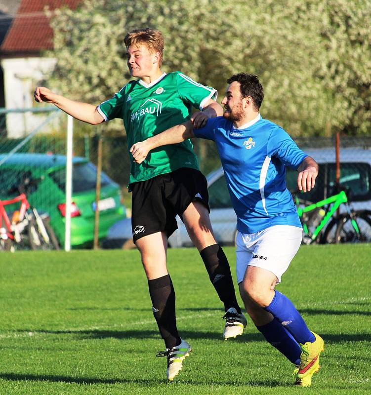 Fotbalisté Buku zvítězili v 18. kole okresního přeboru na číměřském trávníku 2:0.