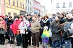 V Jindřichově Hradci baráčníci vynesli smrtku z města a rozloučili se tak se zimou. 