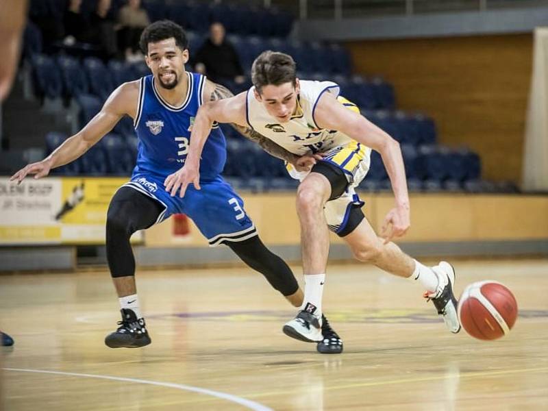 Basketbalisté GBA Fio banka Jindřichův Hradec v dramatické pohárové bitvě podlehli favorizovanému pražskému USK až v prodloužení.