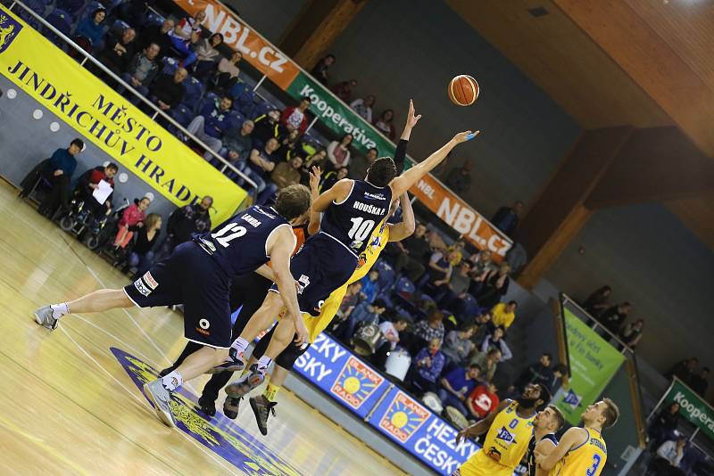 Vyrovnané utkání s Děčínem ztratili jindřichohradečtí basketbalisté až v samotném závěru.