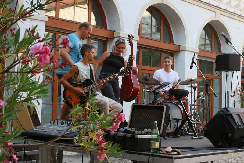 Hradečáci si užili dvojkoncert Pavla Jarčevského a Pensée.