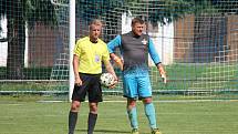 Fotbalisté Buku (v modrém) porazili v místním derby I. B třídy Horní Žďár 3:0.