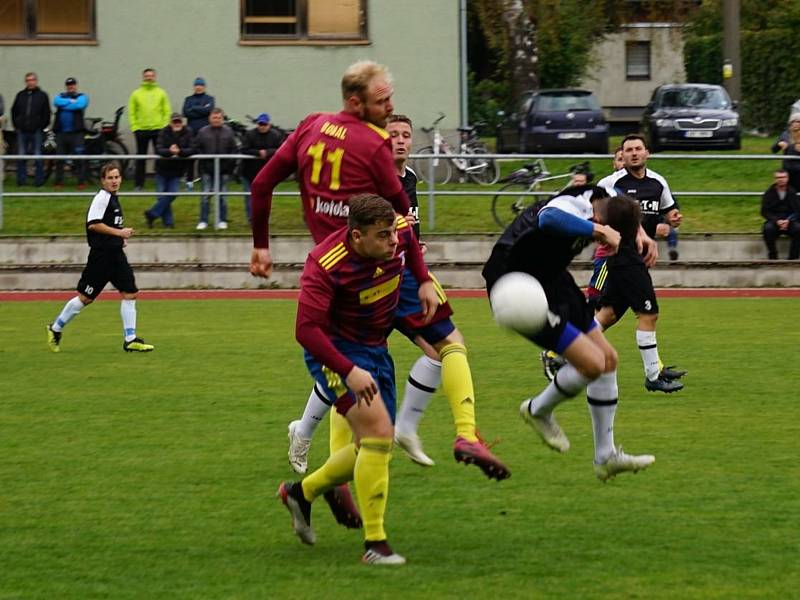 Fotbalisté Suchdola (v černém) zvítězili na půdě Nové Bystřice 3:1, Foto: Andreas Berger