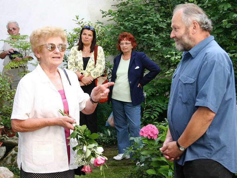 Vernisáž výstavy akademické malířky Libuše Pilařové-Kverkové v Jindřichově Hradci v Galerii Inspirace.