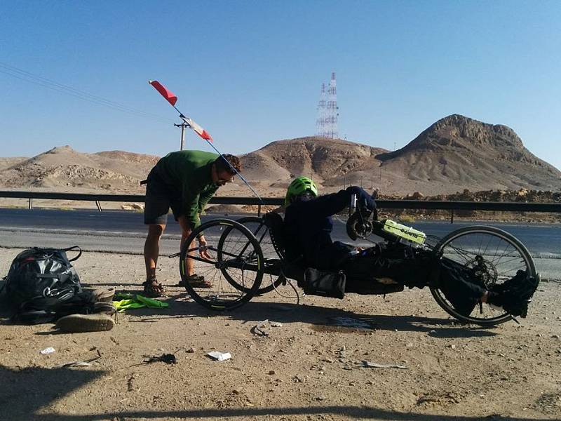 Říkají si 3Hanbikes. Cestují světem na handbicích a pak o svých cestách vyprávějí posluchačům.