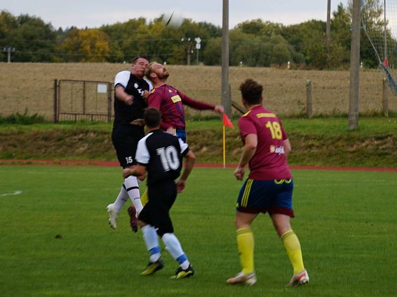 Fotbalisté Suchdola (v černém) zvítězili na půdě Nové Bystřice 3:1, Foto: Andreas Berger