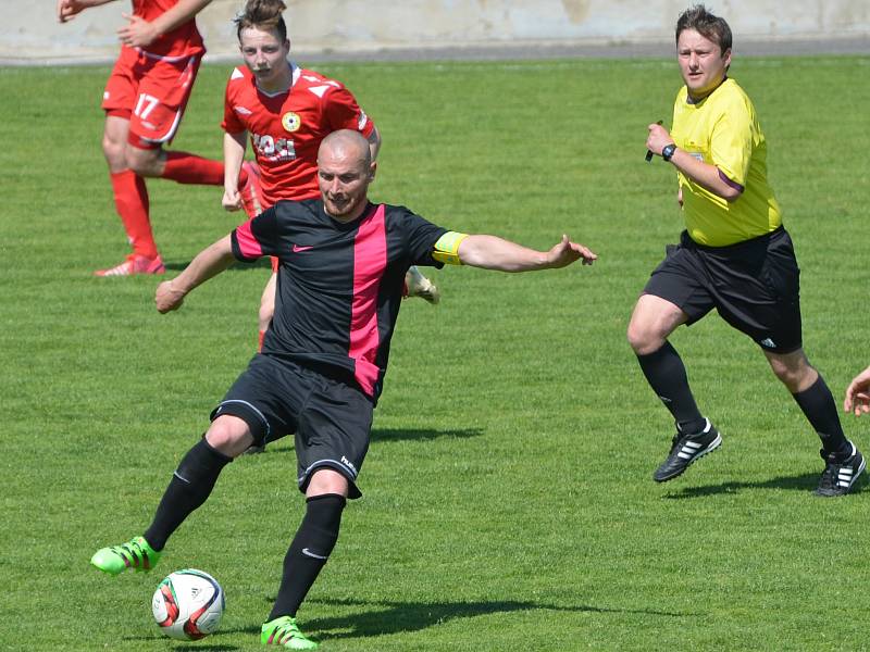 Kapitán Petr Celý by měl být i na jaře jedním z hlavních tahounů dačických fotbalistů.