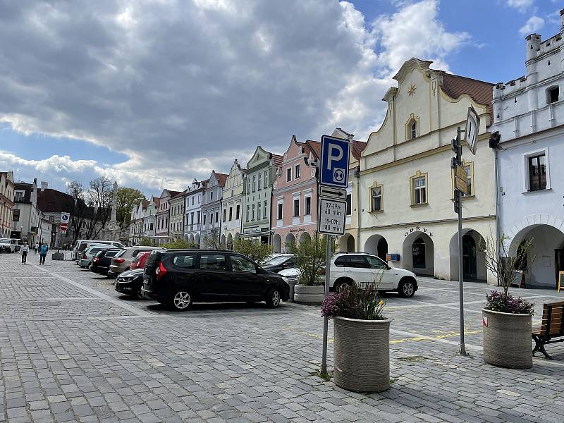 Řidiči musí od neděle počítat se změnou parkovacího režimu v centru Třeboně.