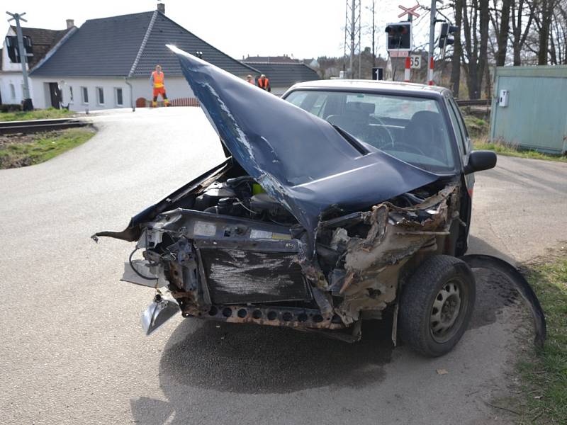 Nedělní střet Škody Felicia s rychlíkem v Kardašově Řečici se naštěstí obešel bez zranění. Řidič ale bude hodně vysvětlovat, test ukázal na alkohol za volantem.