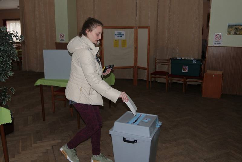 Sobotní dopolední návštěva ve volební místnosti v Lodhéřově (okrsek pro Lodhéřov a Najdek).