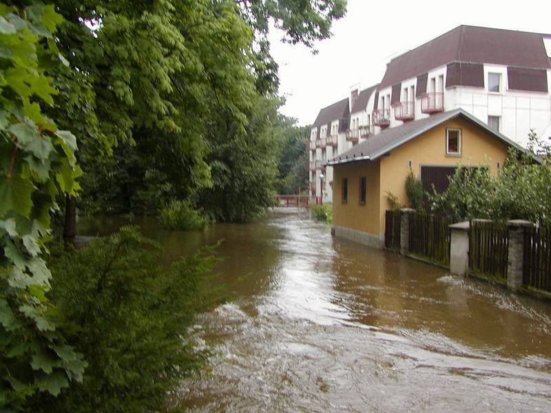 Velká voda 2002 v Třeboni.