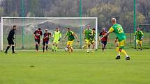 Fotbalisté Třebětic (v zelenožlutém) v 19. kole I. a třídy porazili Bernartice 5:1 a upevnili si vedení v tabulce sk. B.