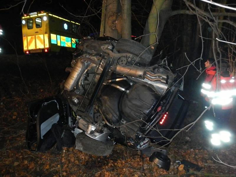 Tragická nehoda u Pleší, kde zahynuli v troskách auta tři jindřichohradečtí basketbalisté.