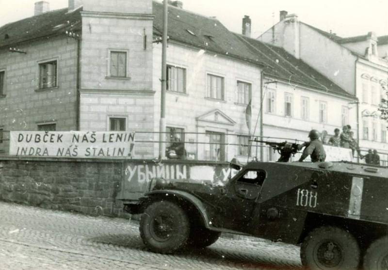 Příjezd okupačních vojsk v srpnu 1968 do Dačic.