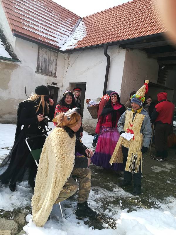 Hodně veselo bylo při masopustním průvodu v Klenově . Masky zavítaly i do Plasné a Pohoří.