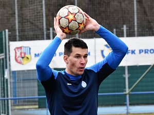 Jindřichohradečtí fotbalisté porazili Dražice 3:0. Na snímku obránce Ondřej Blažek.