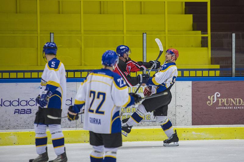 Hokejisté Vajgaru na svém ledě porazili Strakonice 5:3.