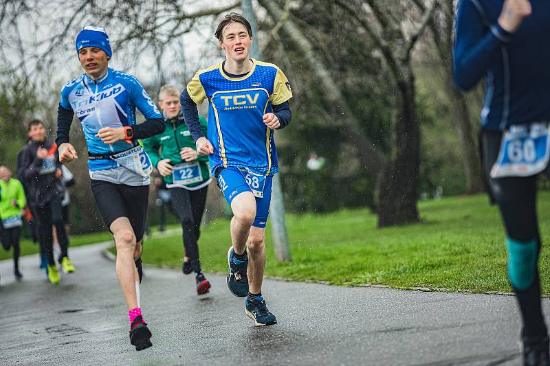 Závodníci jindřichohradeckého klubu TCV úspěšně reprezentovali na MČR v aquatlonu.