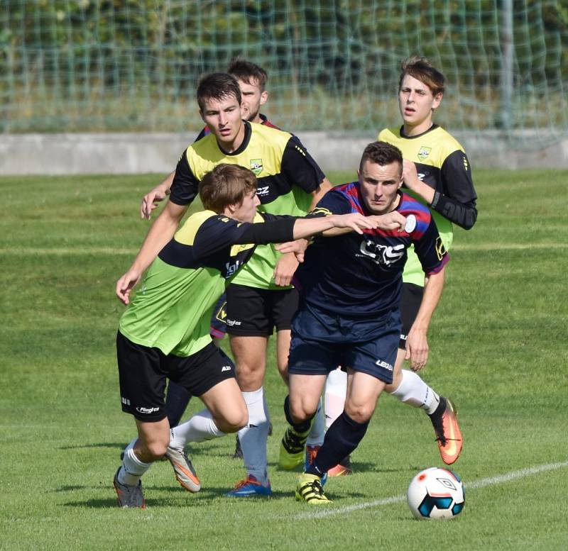 Jindřichohradečtí fotbalisté v 7. kole KP nadělili Oseku na jeho hřišti pět gólů.