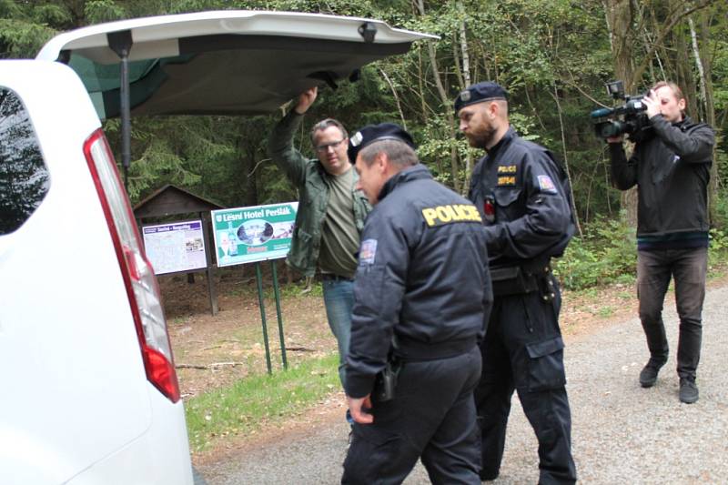 V rámci součinnostního cvičení Policie ČR a Armádou ČR byla dočasně znovu zavedena ochrana vnitřní hranice České republiky s Rakouskem. Smíšené hlídky kontrolovaly vozidla i na hraničním silničním přechodu v Nové Bystřici a na pěším přechodu ve Smrčné. 