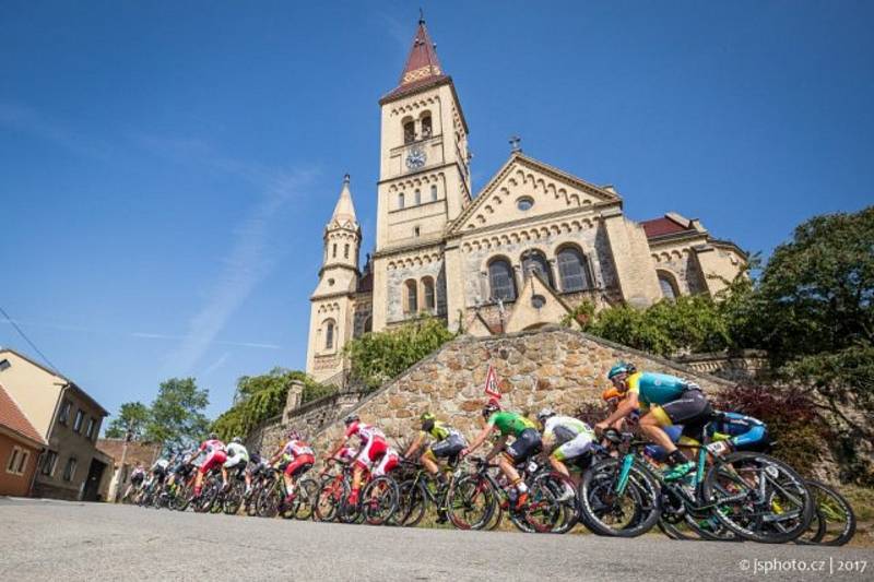 Peloton mezinárodního závodu Okolo jižních Čech zavítá do celé řady míst na území kraje.