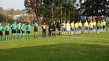 Fotbalisté Stráže (ve žlutých dresech) porazili společný tým Číměře a bystřického béčka 3:1 a před závěrečným podzimním kolem se posunuli už na třetí místo tabulky.