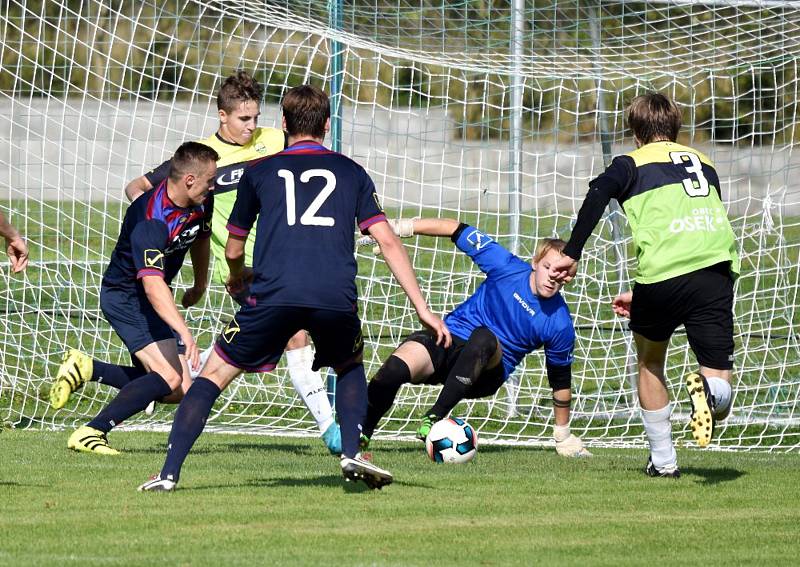 Jindřichohradečtí fotbalisté v 7. kole KP nadělili Oseku na jeho hřišti pět gólů.