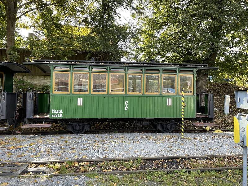 Historický vagon JHMD na nádraží Jindřichův Hradec
