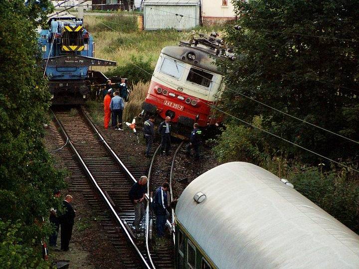 Když má vlak s normálním rozchodem nastavenou výhybku pro úzkokolejku. To se stalo v roce 2004 osudným rychlíku Junák v Kanclovském údolí kousek za Jindřichovým Hradcem.