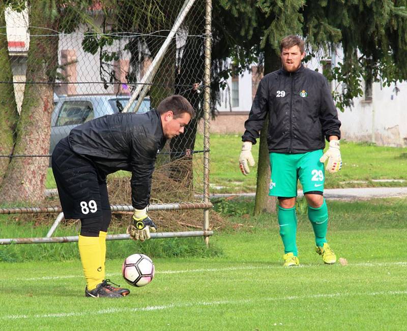 Fotbalisté Buku jsou příjemným překvapením okresního přeboru. Nováček v 5. kole doma deklasoval 5:0 společný tým Číměře a Nové Bystřice B a vyšvihl se na třetí místo.