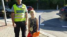 V poslední školní den policisté dohlíželi na bezpečnost dětí u 3. základní školy v Jindřichově Hradci.