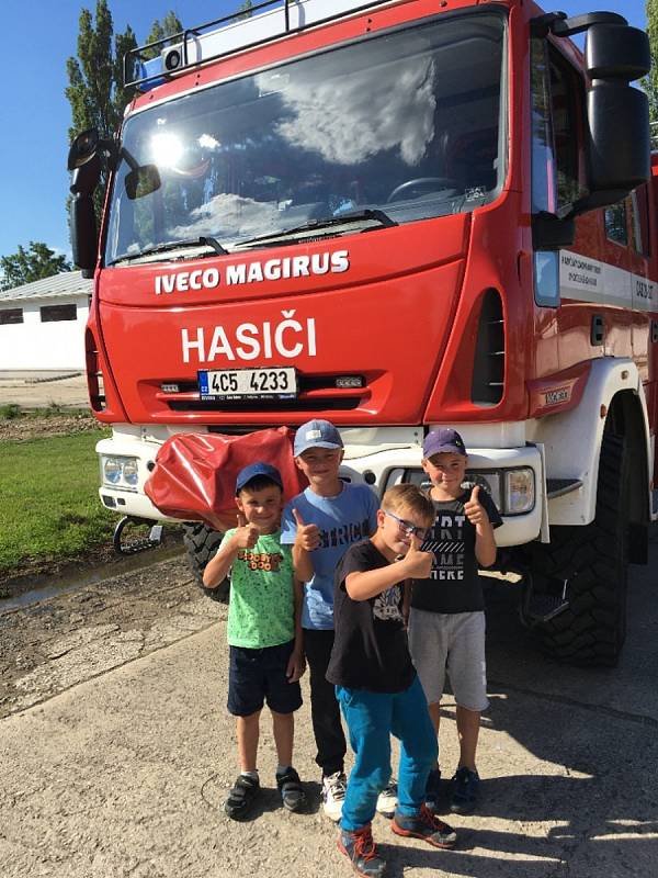 Dobrovolní hasiči z Novosedel nad Nežárkou vychovávají i mladé hasiče. Foto: Archiv SDH, Stanislav Šmíd