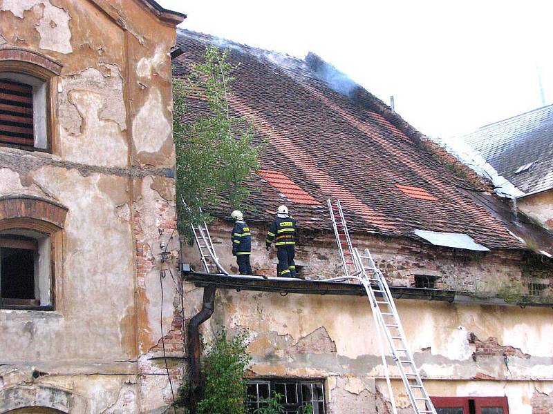 Požár historického pivovaru v centru J. Hradce.