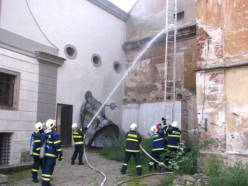 Požár historického pivovaru v centru J. Hradce.