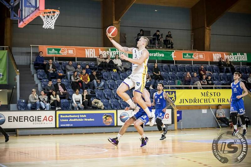 Basketbalisté GBA Fio banka Jindřichův Hradec v dramatické pohárové bitvě podlehli favorizovanému pražskému USK až v prodloužení.