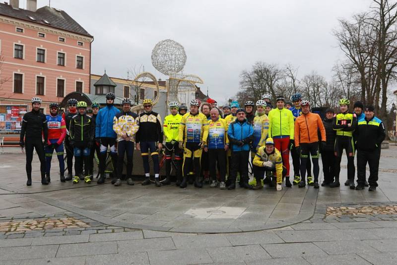 Příznivci jindřichohradecké cyklistiky uvítali nový rok tradiční vyjížďkou.