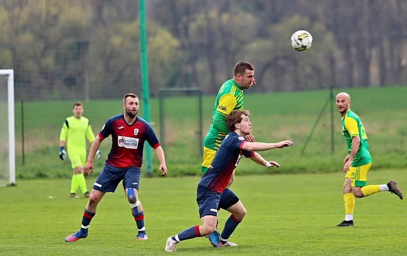 Fotbalisté Třebětic (v zelenožlutém) v 19. kole I. a třídy porazili Bernartice 5:1 a upevnili si vedení v tabulce sk. B.