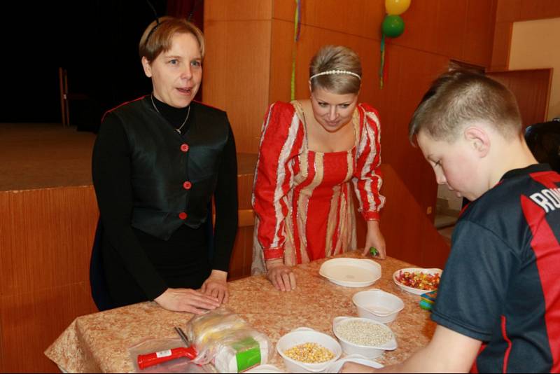 Děti i dospěláci se vyřádili na maškarních merendách v Deštné.