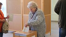 První volební den ve Strmilově je o volby zájem.