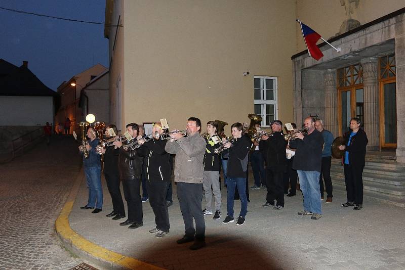 V Jindřichově Hradci se konal tradiční lampionový průvod.