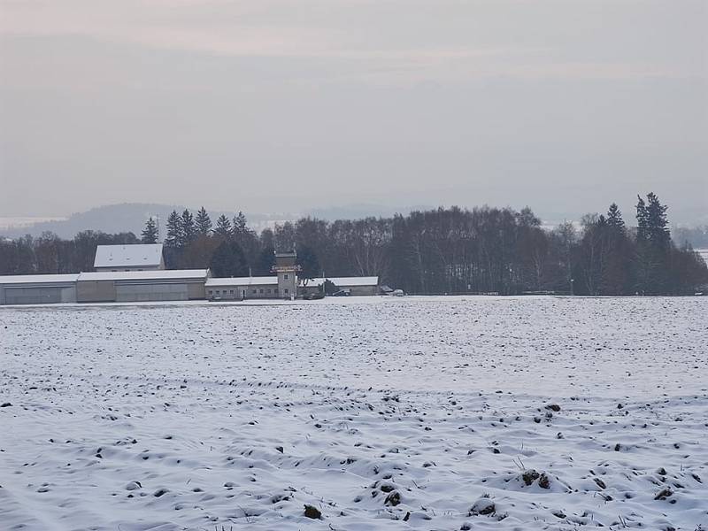 Zvěřinova vyhlídka u Jindřichova Hradce, pohled na letiště a Děbolín.