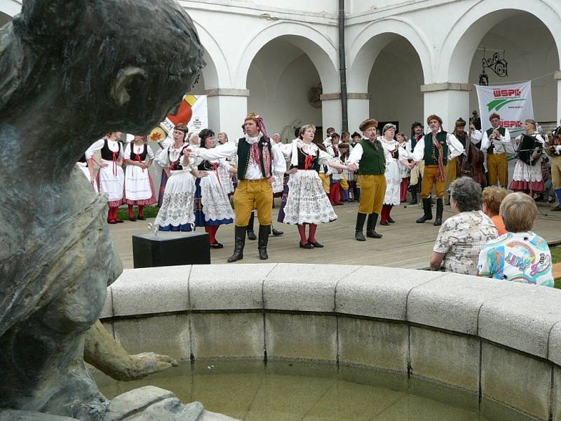 Festival národopisných souborů z jižních Čech zavítal v sobotu do Jindřichova Hradce. 