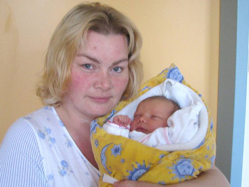 Veronika Kovaříková z Lipnice se narodila 11. Listopadu 2011 Zdeňce a Patrikovi Kovaříkovým. Měřila 49 centimetrů a vážila 3 820 gramů.
