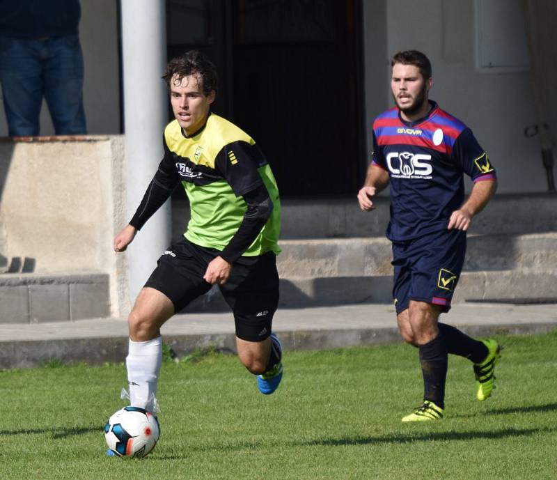 Jindřichohradečtí fotbalisté v 7. kole KP nadělili Oseku na jeho hřišti pět gólů.