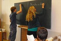 V Gymnáziu Vítězslava Nováka v Jindřichově Hradci probíhá od pondělí kurz anglického jazyka pro žáky, kteří nastupují do prvního ročníku.