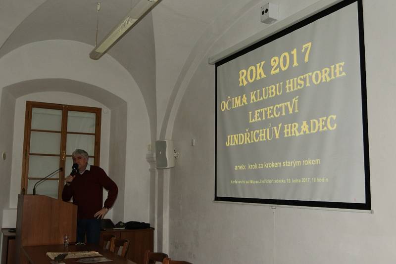 Klub historie letectví z Jindřichova Hradce prezentoval svou činnost v uplynulém roce.