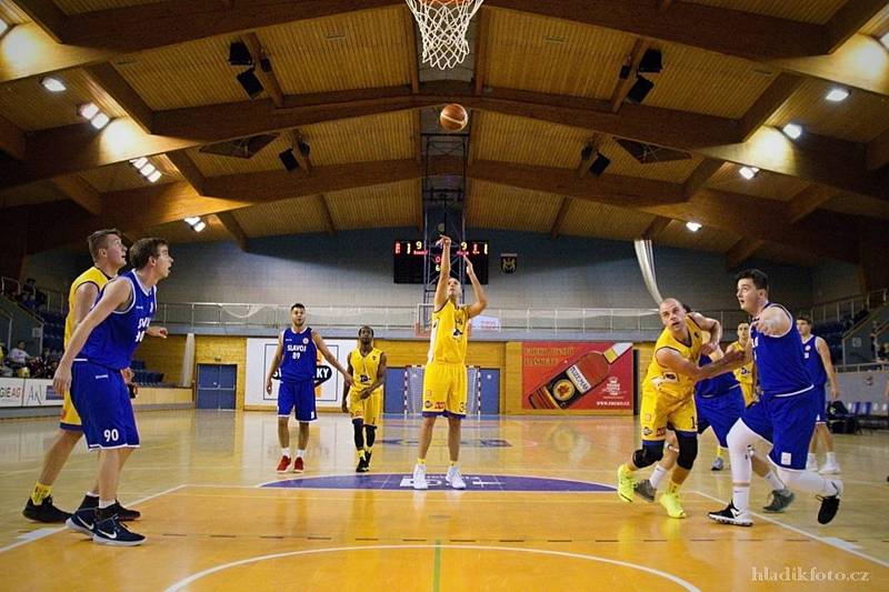 Jindřichohradečtí basketbalisté porazili v 12. kole I. ligy na domácí palubovce Litoměřice 98:65.