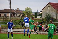 Premiérové vítězství v sezoně zaznamenali fotbalisté Lomnice (v zeleném), kteří uspěli v Nové Bystřici.